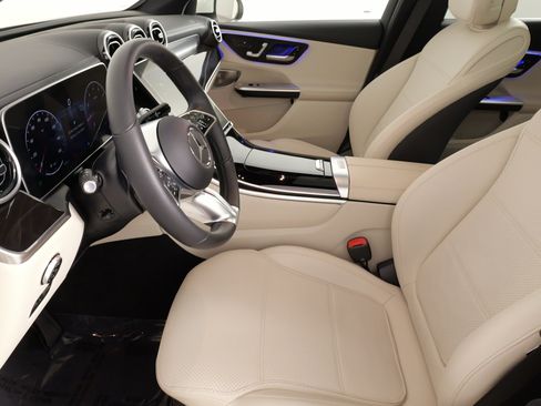 Used 2023 Mercedes-Benz GLC 300 4MATIC image 29