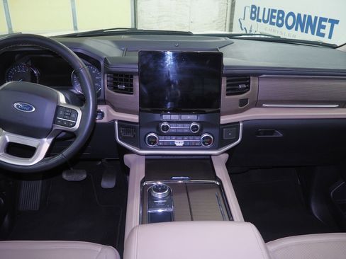 Used 2024 Ford Expedition Limited image 22
