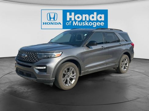 Used 2022 Ford Explorer XLT w/ Equipment Group 202A AWD/4WD image 1