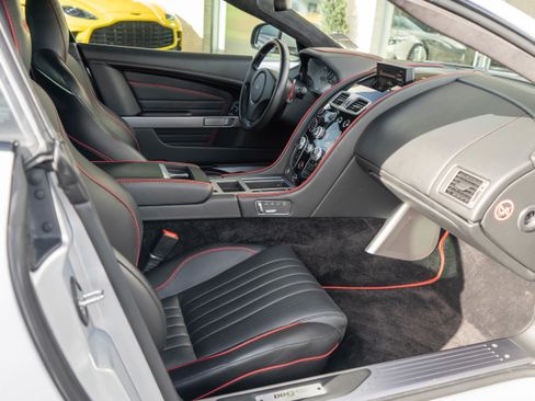Used 2016 Aston Martin DB9 GT image 26