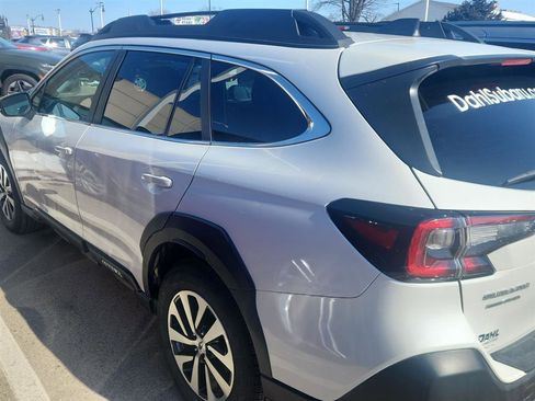 Used 2025 Subaru Outback Premium image 5