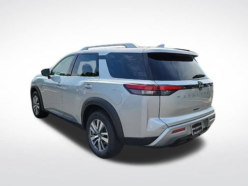 Used 2025 Nissan Pathfinder SL AWD/4WD image 3