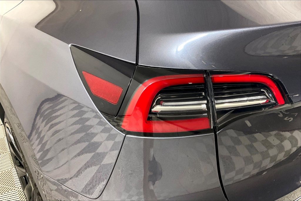Used 2023 Tesla Model Y Long Range AWD/4WD image 28