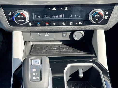 Used 2025 Mitsubishi Outlander SEL image 17