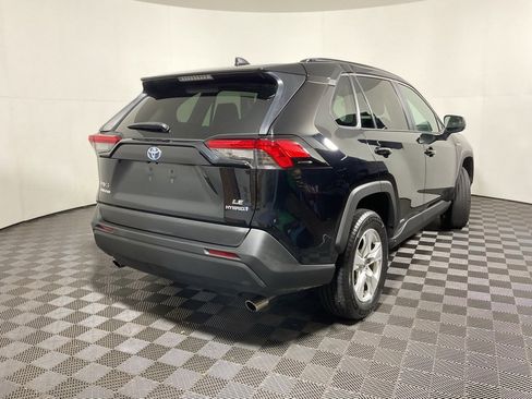 Used 2021 Toyota RAV4 LE image 14