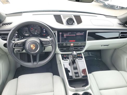 Used 2023 Porsche Macan AWD/4WD image 3