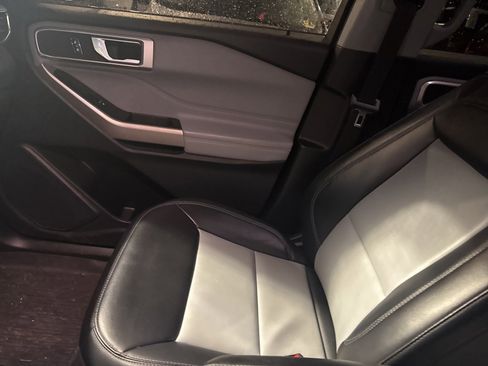 Used 2022 Ford Explorer XLT w/ Equipment Group 202A image 15