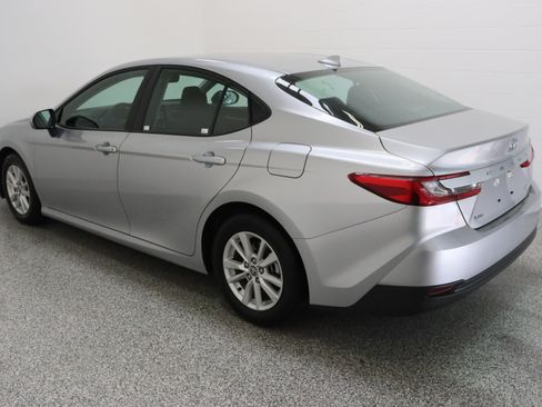 Used 2025 Toyota Camry LE w/ Convenience Package FWD image 9