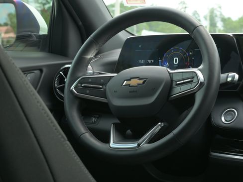 Used 2026 Chevrolet Equinox LT FWD image 19