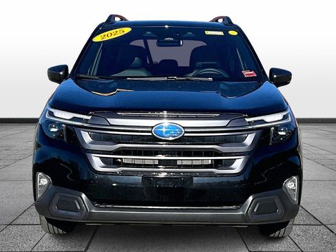 Used 2025 Subaru Forester Limited image 3