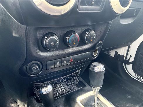 Used 2015 Jeep Wrangler Unlimited Sport w/ Quick Order Package 24S AWD/4WD image 31