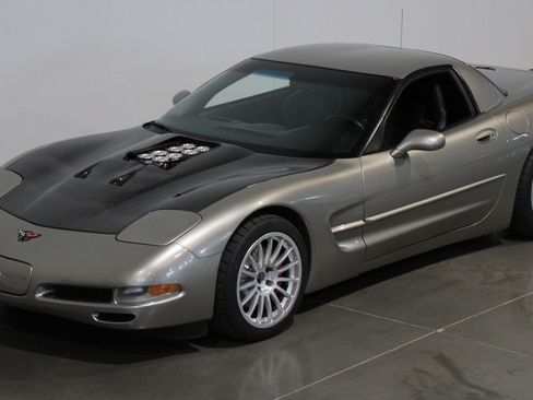 Used 1999 Chevrolet Corvette Coupe w/ Lighting Pkg RWD image 12