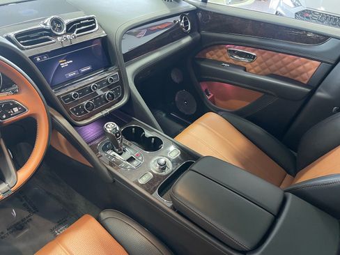 Used 2022 Bentley Bentayga AWD/4WD image 29