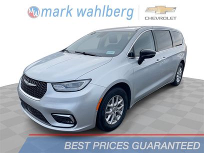 Used 2024 Chrysler Pacifica Touring-L