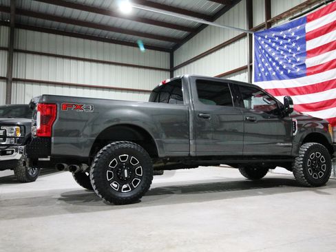 Used 2017 Ford F250 Lariat w/ Lariat Ultimate Package AWD/4WD image 12