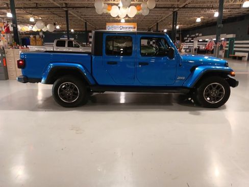 Used 2022 Jeep Gladiator Overland w/ Popular Equipment Package AWD/4WD image 11