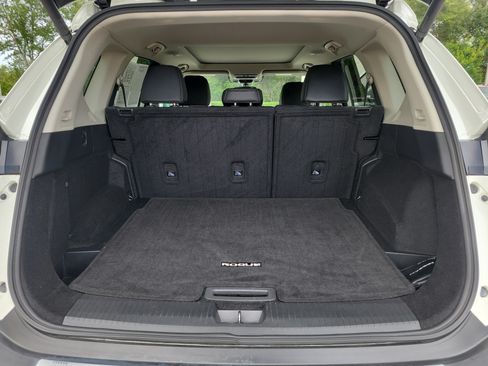 Certified 2021 Nissan Rogue SV w/ Premium Package FWD image 12