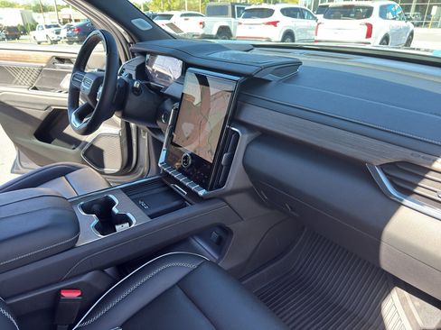 Used 2024 GMC Acadia Denali w/ Super Cruise Package image 37