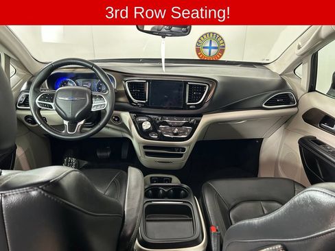 Used 2017 Chrysler Pacifica Touring-L FWD image 6