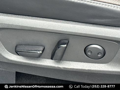 Used 2023 Nissan Pathfinder Platinum w/ Black Appearance Package FWD image 33