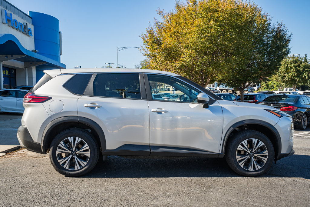 Used 2023 Nissan Rogue SV AWD/4WD image 3