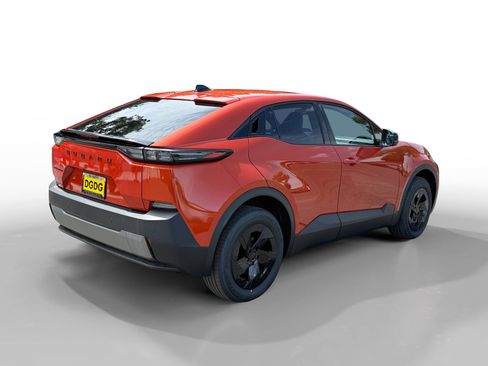 New 2026 Subaru Uncharted Premium FWD image 5