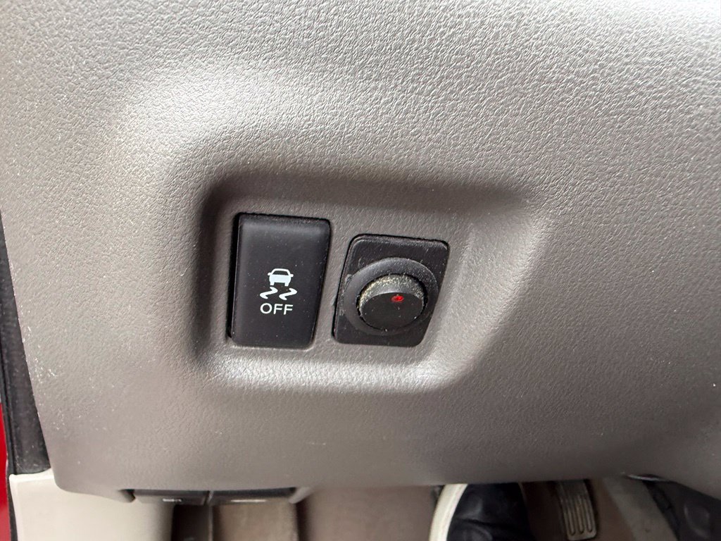 Used 2015 Nissan Versa SV FWD image 18