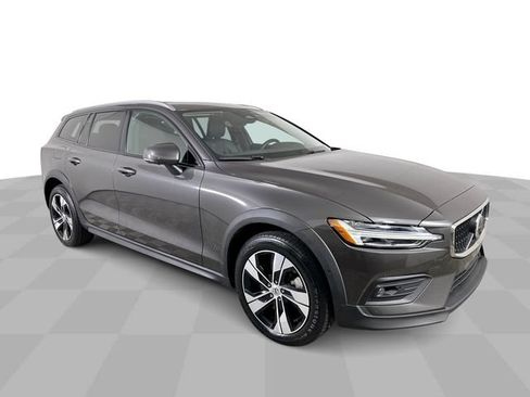 Used 2024 Volvo V60 B5 Cross Country Plus AWD/4WD image 2
