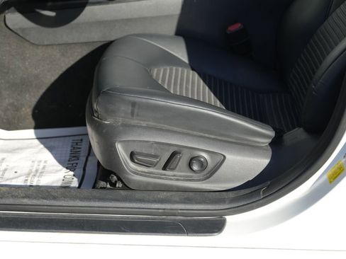 Used 2020 Toyota Camry SE w/ Audio Package image 19