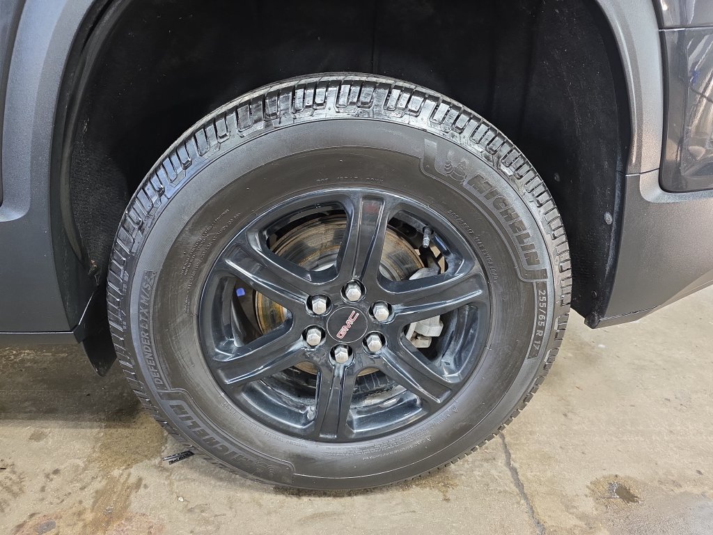 Used 2020 GMC Acadia AT4 w/ Driver Alert Package II AWD/4WD image 35