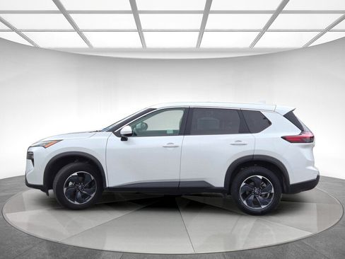 Used 2025 Nissan Rogue SV AWD/4WD image 6