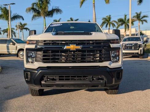 Used 2025 Chevrolet Silverado 2500 W/T image 2