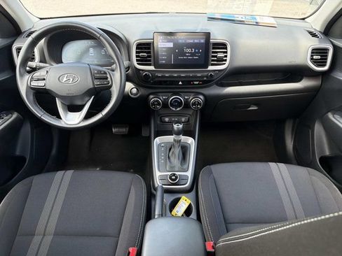 Used 2025 Hyundai Venue SEL FWD image 21