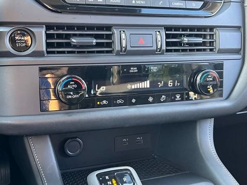 Used 2025 Nissan Pathfinder S FWD image 27