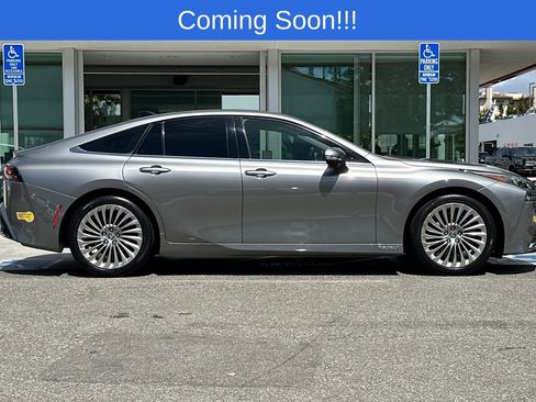 Used 2021 Toyota Mirai RWD image 3