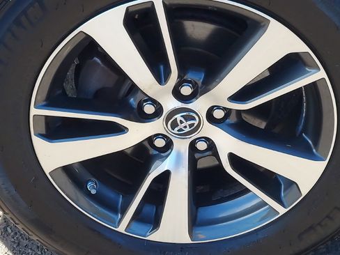 Used 2016 Toyota RAV4 XLE image 23