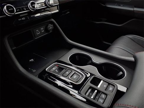 Certified 2025 Honda Pilot Black Edition image 20