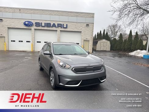 Used 2018 Kia Niro LX image 1