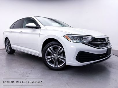 Used 2023 Volkswagen Jetta SE w/ Panoramic Sunroof Package