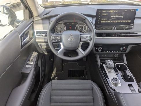 New 2026 Mitsubishi Outlander SE image 21