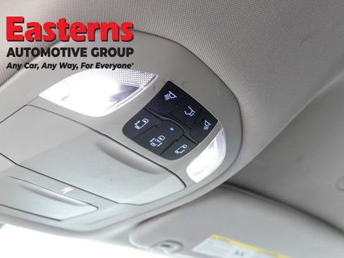 Used 2022 Chrysler Pacifica Touring-L image 21