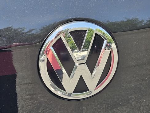 Used 2021 Volkswagen Tiguan SE FWD image 9