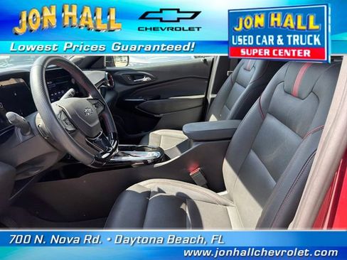 Used 2025 Chevrolet Trax RS w/ Sunroof Package FWD image 14