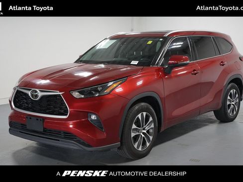 Used 2022 Toyota Highlander XLE FWD image 1