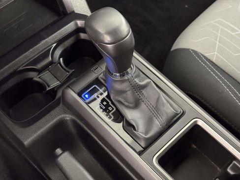 Used 2022 Toyota Tacoma TRD Off-Road AWD/4WD image 31