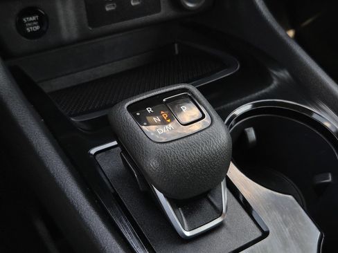Used 2025 Nissan Rogue SV FWD image 18