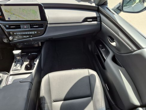 Used 2023 Lexus ES 250 w/ Premium Package AWD/4WD image 32