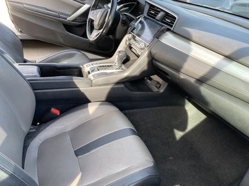 Used 2018 Honda Civic Touring image 13