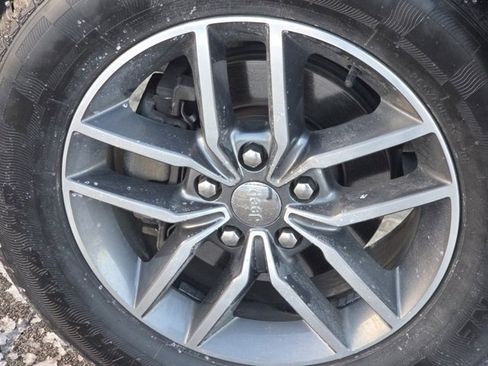 Used 2018 Jeep Grand Cherokee Limited w/ Luxury Group II image 18