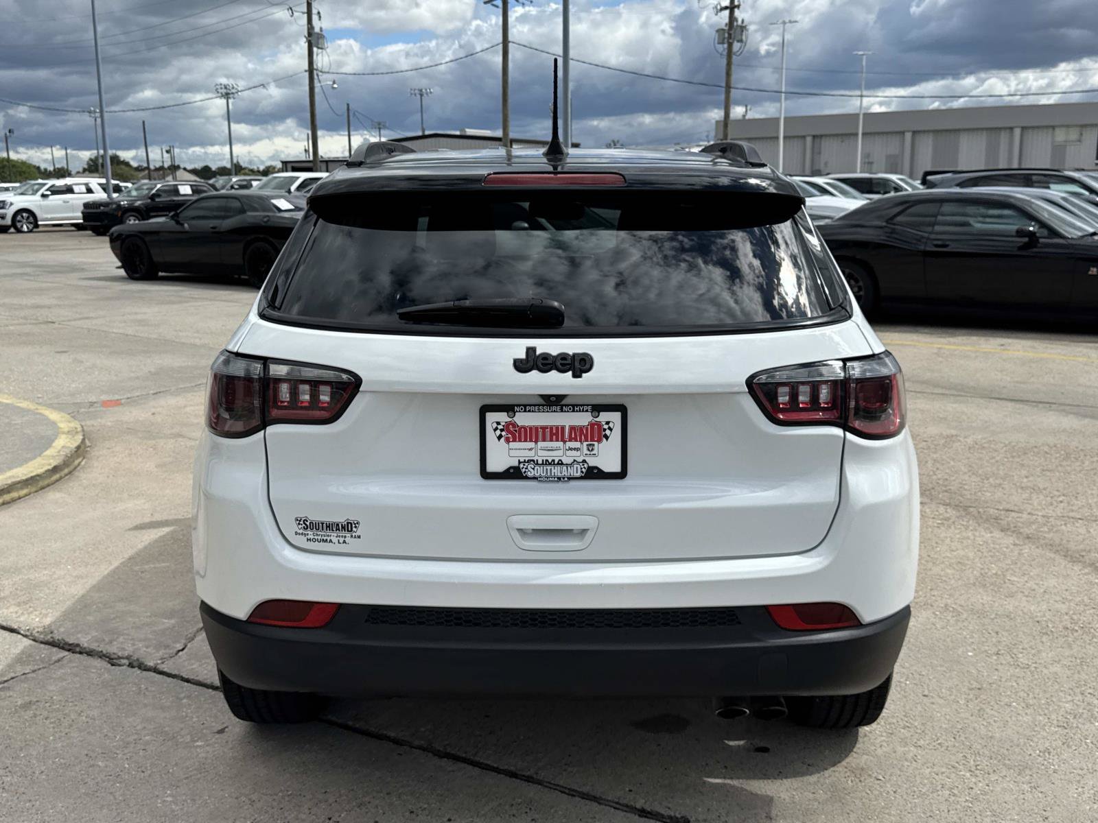 Used 2022 Jeep Compass Latitude FWD image 6